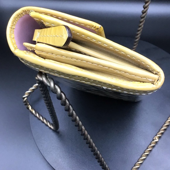 COACH PENELOPE EMBOSSED BEIGE SIGNATURE SLIM ENVELOPE PATENT LEATHER - Picture 5 of 10